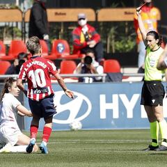 El Atlético no aprovecha la superioridad numérica