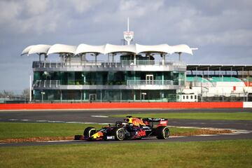 Modelo: RB16 | Pilotos: Max Verstappen y Alexander Albon.