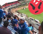¡No se vale! Seguidores de Cruz Azul agredieron a aficionado de Querétaro