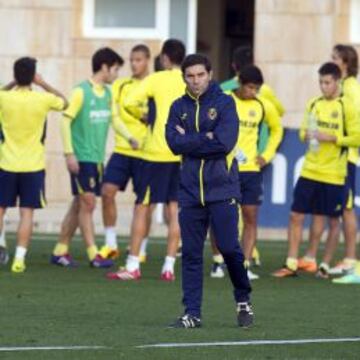 Marcelino (renovado) lleva ahora justo un año al frente del Villarreal.