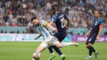 AL KHOR, QATAR - DECEMBER 14:  Lionel Messi of Argentina attempts a shot at goal whilst under pressure from Josko Gvardiol of Croatia during the FIFA World Cup Qatar 2022 semi final match between France and Morocco at Al Bayt Stadium on December 14, 2022 in Al Khor, Qatar. (Photo by Clive Brunskill/Getty Images)