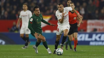 Dani Garc&iacute;a persigue a Jord&aacute;n durante el partido del Pizju&aacute;n.