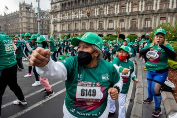 La clase se ha desarrollado en el Zócalo, la plaza central de la ciudad de México para intentar superar el récord que ostenta actualmente Moscú, que en 2017 reunió a unos 3.000 participantes.