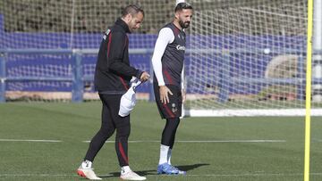 Morales, junto a Soldado.