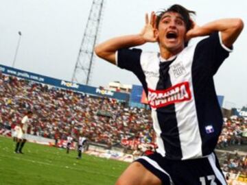 9 futbolistas chilenos vistieron la camiseta del cuadro peruano: Fernando Martel (en la foto), Fernando Meneses, Francisco Huerta, José Letelier, Oscar Wirth, Osvaldo Hurtado, Parcko Quiroz, René Pinto, Rodrigo Pérez. 
