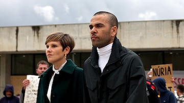 Soccer Football - Dani Alves Release From Prison - Brians 2 Prison, Barcelona, Spain - March 25, 2024 Brazilian soccer player Dani Alves leaves the Brians 2 prison on bail along with his lawyer Ines Guardiola while he appeals his rape conviction REUTERS/Nacho Doce