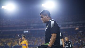 Marco Antonio Ruiz previo a un partido de los Tigres.