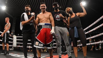 Sergio Maravilla Martínez y su equipo tras su regreso al boxeo.