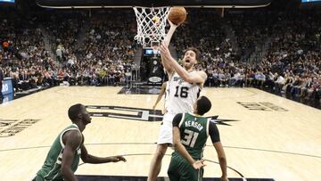 Jan 10, 2017; San Antonio, TX, USA; San Antonio Spurs center Pau Gasol (16) shoots the ball as Milwaukee Bucks center John Henson (31) defends during the first half at AT&T Center. Mandatory Credit: Soobum Im-USA TODAY Sports