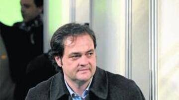 <b>SOLUCIONES. </b>Aperribay compareció ante los medios.