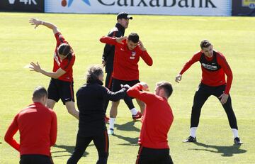 Filipe Luis, Correa, Lucas Hernández y Simeone. 