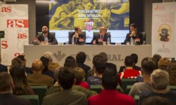 Encuentro con los Ases en el saln de actos de Caja Rural en Sevilla con directivos, jugadores y aficin del conjunto hispalense. 