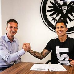 Carlos Salcedo, nuevo jugador del Eintracht Frankfurt