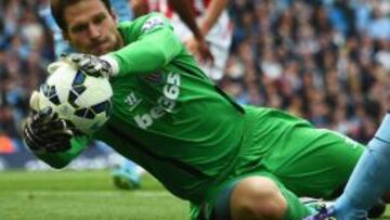 Begovic entra en el Guinness como autor del gol más lejano