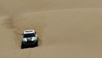 Peterhansel gana a casi 4 minutos de 'Nani', segundo