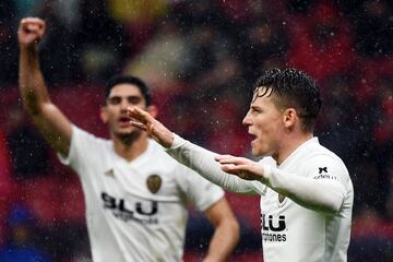 ??EMPATA GAMEIRO!! ?Recibi¨® Santi Mina el bal¨®n dentro del ¨¢rea, hizo un sombrero precioso para superar a God¨ªn y le dio el pase de la muerte para que el franc¨¦s solo tuviera que empujarla ante Oblak!