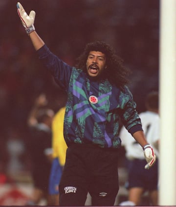 Higuita es uno de los impulsores de uno de los principales cambios en el ftbol moderno. Su peculiar estilo hizo que los arqueros comenzasen a jugar con los pies. Jugaba de libre lo que le haca un jugador muy conocido. Adems, sus paradas con figuras imposibles (destacando su famoso escorpin) son historia. Fuera del campo, destac su amistad con Pablo Escobar al que lleg a visitar en la crcel. 