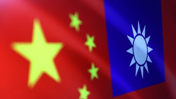 FILE PHOTO: Chinese and Taiwanese flags are seen in this illustration, August 6, 2022. REUTERS/Dado Ruvic/Illustration/File Photo