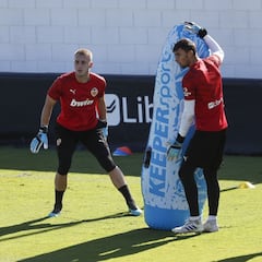 El sustituto del lesionado Jasper Cillessen es Cristian Rivero