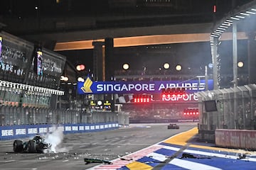 Tras ello, el piloto canadiense se fue contra el muro del circuito de Marina Bay.