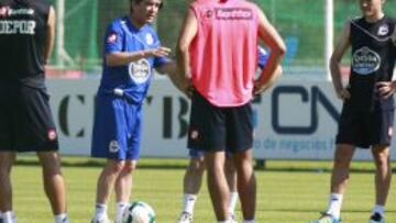 Vázquez continúa sin delanteros en su plantilla.