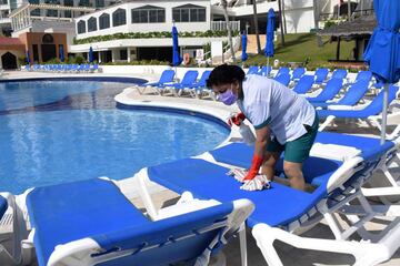 Los hoteles y grandes resorts de Cancún se muestran vacios pese a las medidas sanitarias que han adoptado.