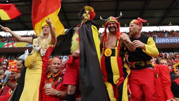 Cologne (Germany), 22/06/2024.- Supporters of Belgium cheer ahead of the UEFA EURO 2024 Group E soccer match between Belgium and Romania, in Cologne, Germany, 22 June 2024. (Bélgica, Alemania, Rumanía, Colonia) EFE/EPA/MOHAMED MESSARA
