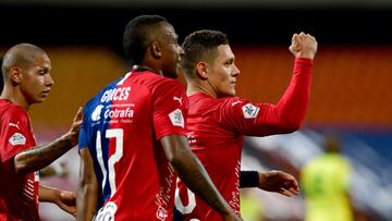 Jugadores de Independiente Medell&iacute;n celebran un gol en la Liga BetPlay