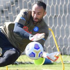 David Ospina y Napoli regresan a casa tras finalizar aislamiento