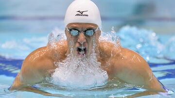 (FILES) In this file photo taken on November 09, 2013 Roland Schoeman of South Africa swims in the men's 50m breaststroke final at the FINA Swimming World Cup Tokyo meet in Tokyo. - Former world record holder and Olympic gold medallist Roland Schoeman has been suspended for doping, the International Swimming Federation (Fina) announced on February 6, 2020. (Photo by Kazuhiro NOGI / AFP)
