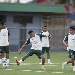 La Selección Mexicana reconoce la cancha del Franklin Essed en Surinam