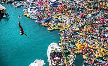 Red Bull Cliff Diving World Series en Sisikon, Suiza.