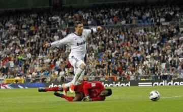 Cristiano Ronaldo en un mano a mano con Kameni.