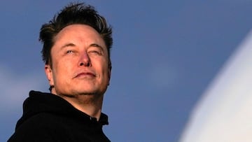 Tesla CEO Elon Musk boards Air Force One with U.S. President Donald Trump (not pictured) as they depart for Philadelphia, Pennsylvania, from Morristown Municipal Airport in Morristown, New Jersey, U.S., March 22, 2025. REUTERS/Nathan Howard