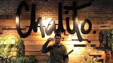 Luis Su¨¢rez, el delantero uruguayo del Barcelona, en su nuevo restaurante en el centro de Barcelona: 'Chalito Rambla Catalunya'