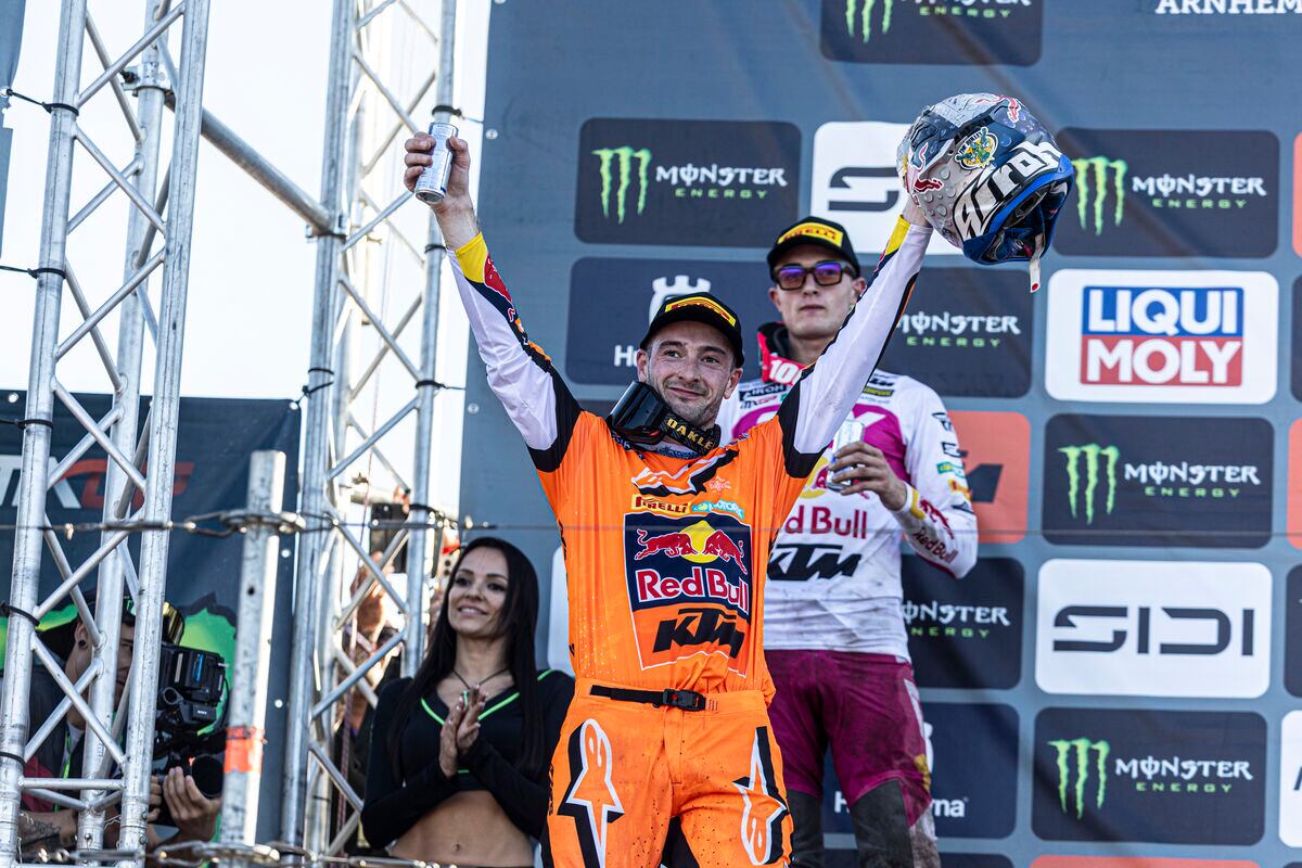 Jeffrey Herlings, en el podio del MXGP de Holanda 2025.