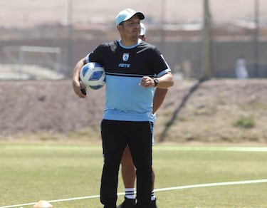 De goleador a promisorio técnico: “Trato de ser un papá”