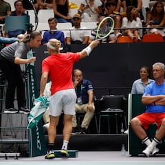 Expulsan de la Fonteta a un aficionado checo por increpar a Davidovich