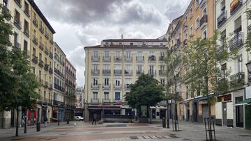 Plaza de Chueca vacía en el día 61 del estado de alarma, todavía en la Fase 0 de la desescalada prevista por el Gobierno durante la pandemia del coronavirus. En Chueca no se celebrará la fiesta del Orgullo debido a la crisis del COVID-19. En Madrid (España), a 14 de mayo de 2020.
14 MAYO 2020 COVID-19;AMBIENTE;BARRIO;CORONAVIRUS;PANDEMIA;ENFERMEDAD
Eduardo Parra / Europa Press
14/05/2020