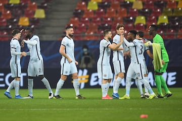 Los jugadores del Chelsea antes de comenzar el partido.