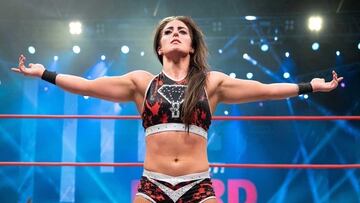 Tessa Blanchard hace su entrada en Impact Wrestling.