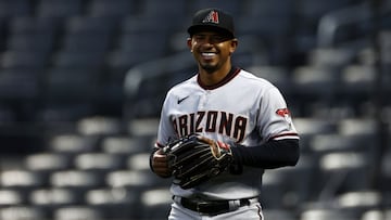 El versátil infielder venezolano Eduardo Escobar llegó a un acuerdo para jugar las próximas dos temporadas con la camisola de los New York Mets.