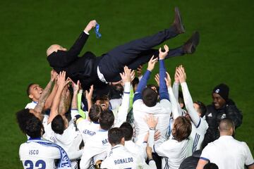 Enfrentó al Real Madrid ante el Kashima Antlers. Primera vez que un equipo asiático llegaba a una final. Los japoneses pusieron contra las cuerdas a los blancos, y en la prórroga, Cristiano Ronaldo marcó dos goles que ponían el definitivo 4-2 en el marcador.