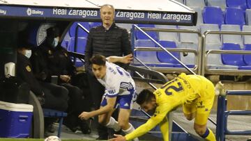 JIM observa atento una jugada de Bermejo frente al Alcorcón.
