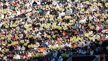 31/12/21 PARTIDO PRIMERA DIVISION 
VALENCIA CF - RCD ESPANYOL 
SEGUIDORES PANCARTAS LIM GO HOME PROTESTAS 
