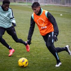 Bolívar vuelve tras brillar con Venezuela