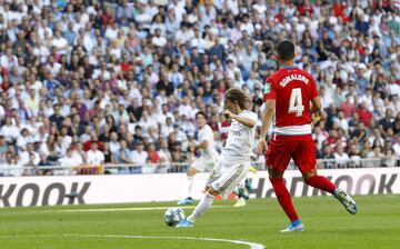 Real Madrid 3-0 Granada | Imparable el disparo del centrocampista croata, Valverde la movió, Hazard dio el pase y Modric, en la frontal, levantó la cabeza y la puso en la escuadra. 
