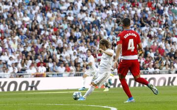 Real Madrid 3-0 Granada | Imparable el disparo del centrocampista croata, Valverde la movi¨®, Hazard dio el pase y Modric, en la frontal, levant¨® la cabeza y la puso en la escuadra.