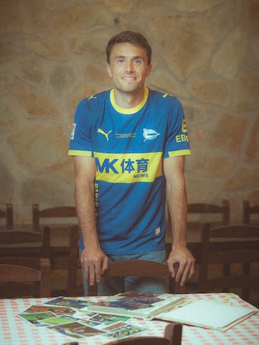 The shirt is inspired by the UEFA Cup final played on May 16, 2001, in Dortmund—the first European final in Deportivo Alavés’ history. That night against Liverpool, marked by the unforgettable 4–4 before extra time, defined the team’s character: brave, ambitious, and competitive until the very last minute.

Twenty-five years later, the commemorative design turns that milestone into a lasting legacy—not as a nostalgic memory, but as a symbol of identity and belonging that projects the club into the future.