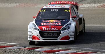 Sebastien Loeb con el Peugeot 208.